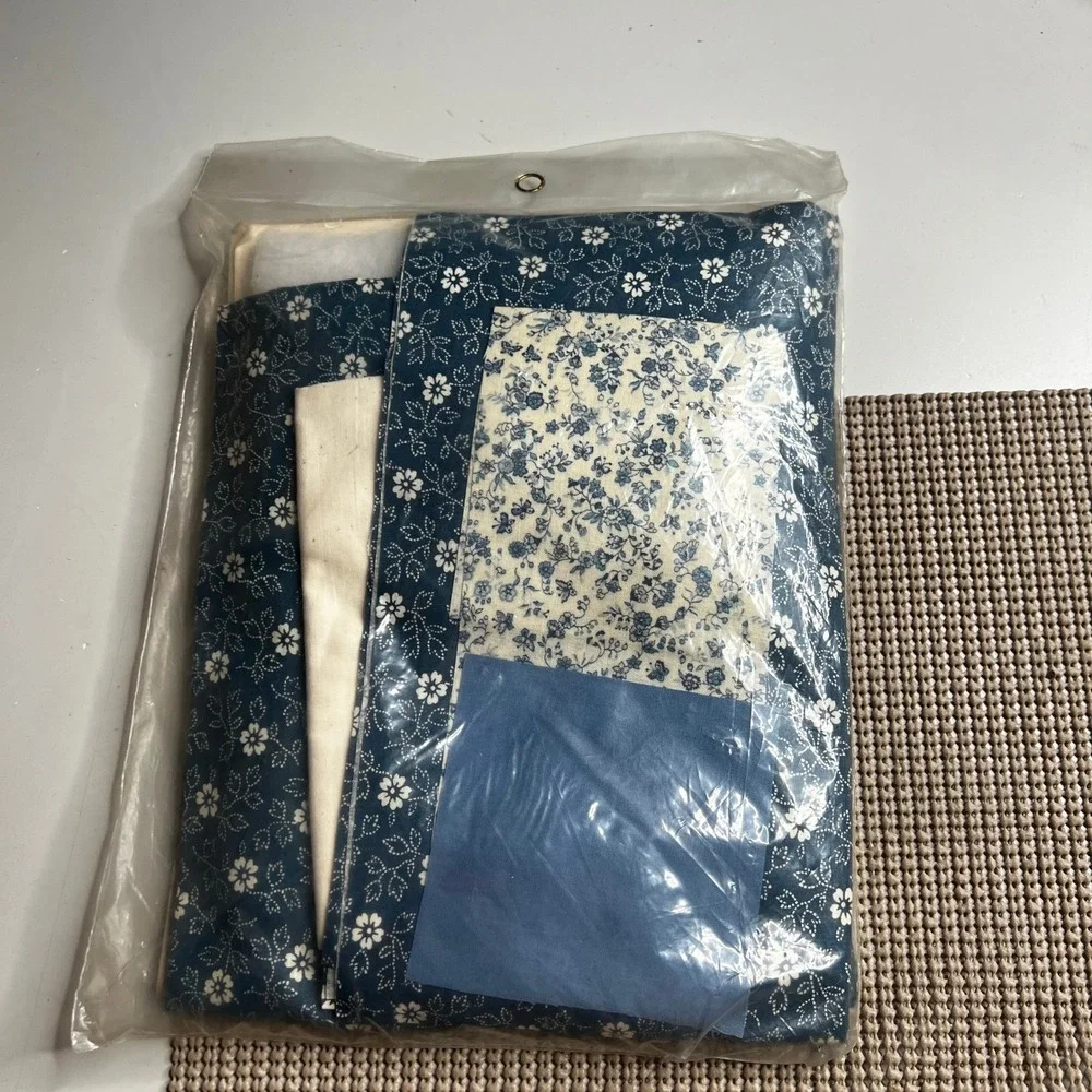 Vintage Yours Truly Delectable Mountains Pillow Kit Blue White Floral Patchwork